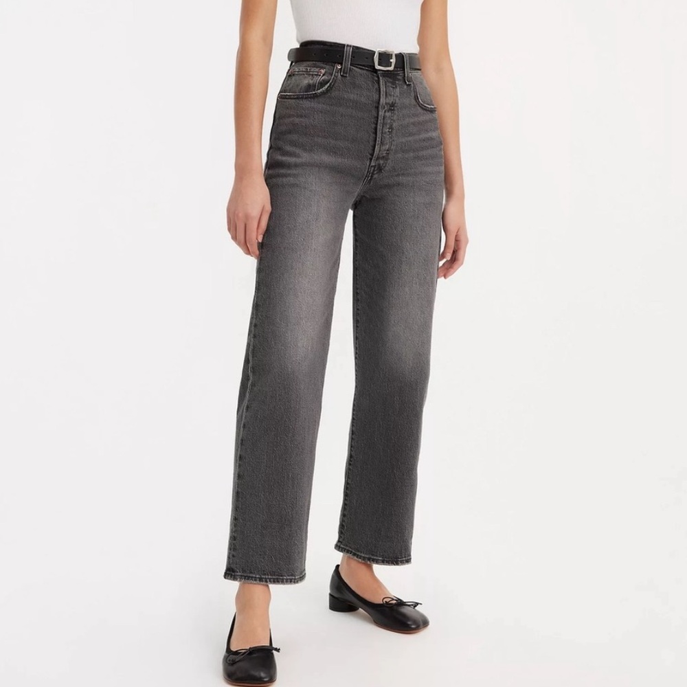 Levi’s | Ribcage Straight Ankle Jean in Drake Grey